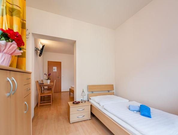 Hotel Waitz -Self Check In Unterwaltersdorf ภายนอก รูปภาพ